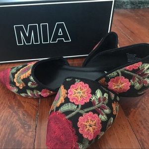 MIA never been worn size 8 flats